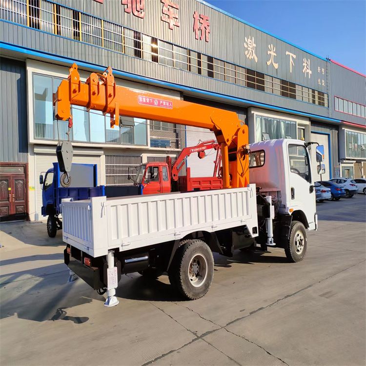 四湖乡三轮随车吊定制 农用改装机自备吊中瑞长期出售